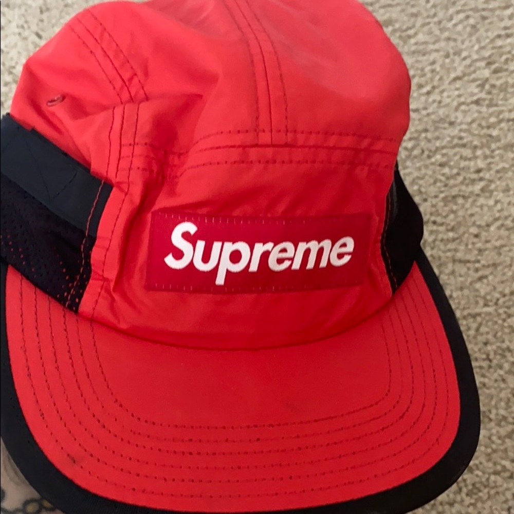 Supreme logo hat with mesh side pockets